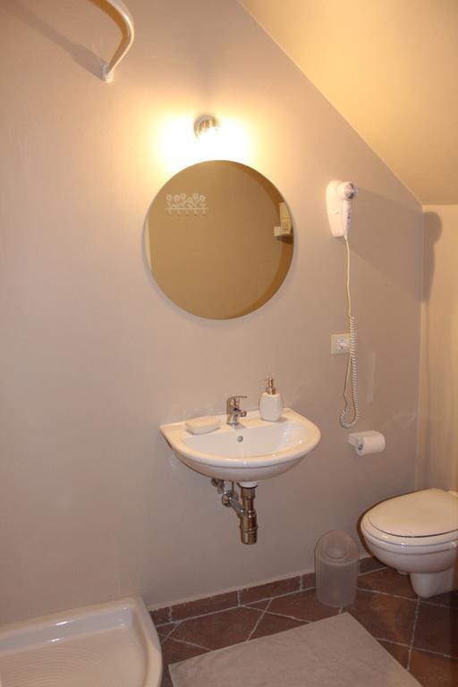 لوكا L'Iris B&B الغرفة الصورة